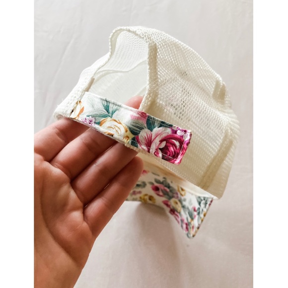 Floral Mesh Hat with Adjustable Velcro Strap - Picture 3 of 3